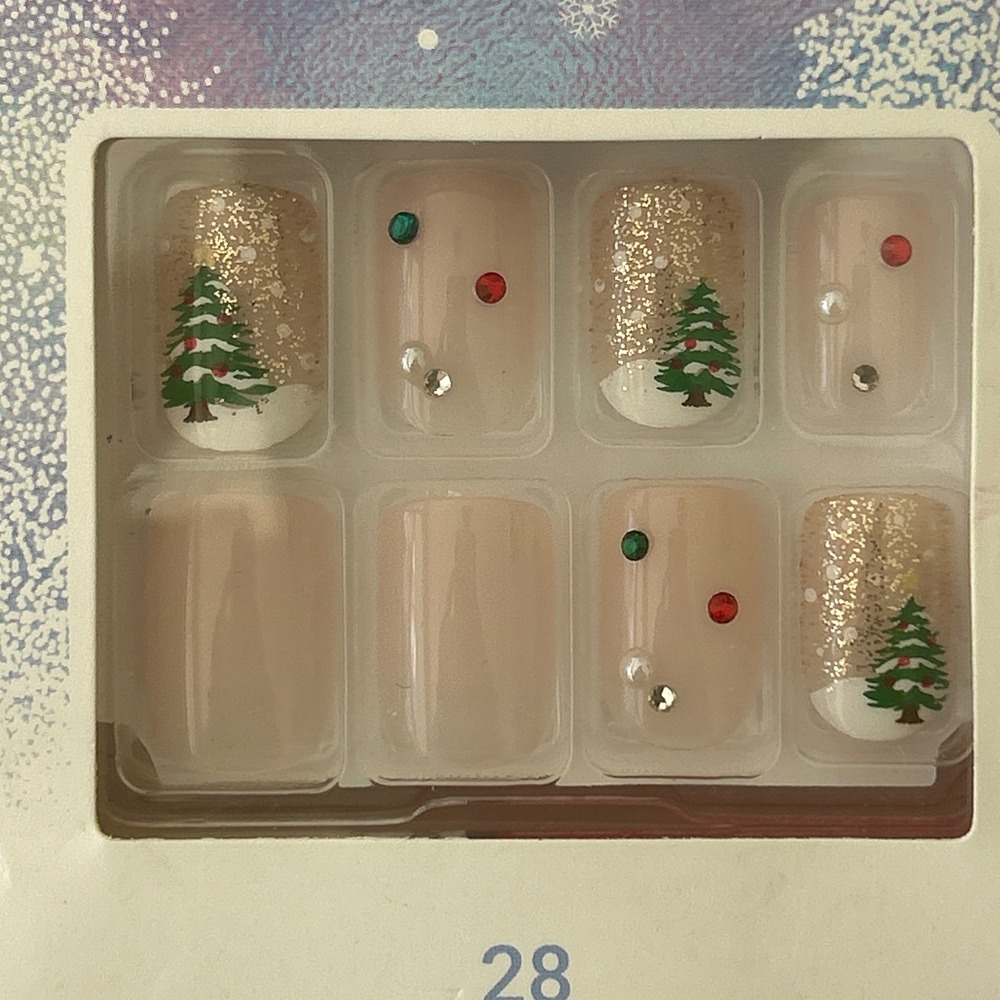 KISS Voguish Fantasy Christmas Holiday Press On Nails Short Square Tree Snow